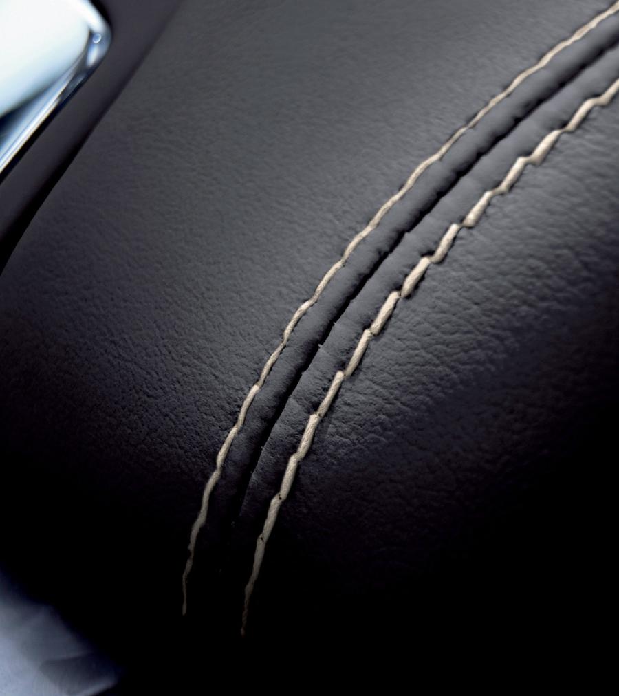  Jaguar XKR Portfolio Convertible 2007 года  (фото 12 из 26)